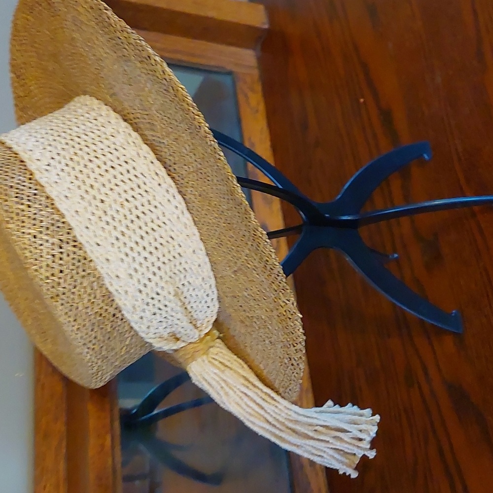 Straw hat - Picture 3 of 3